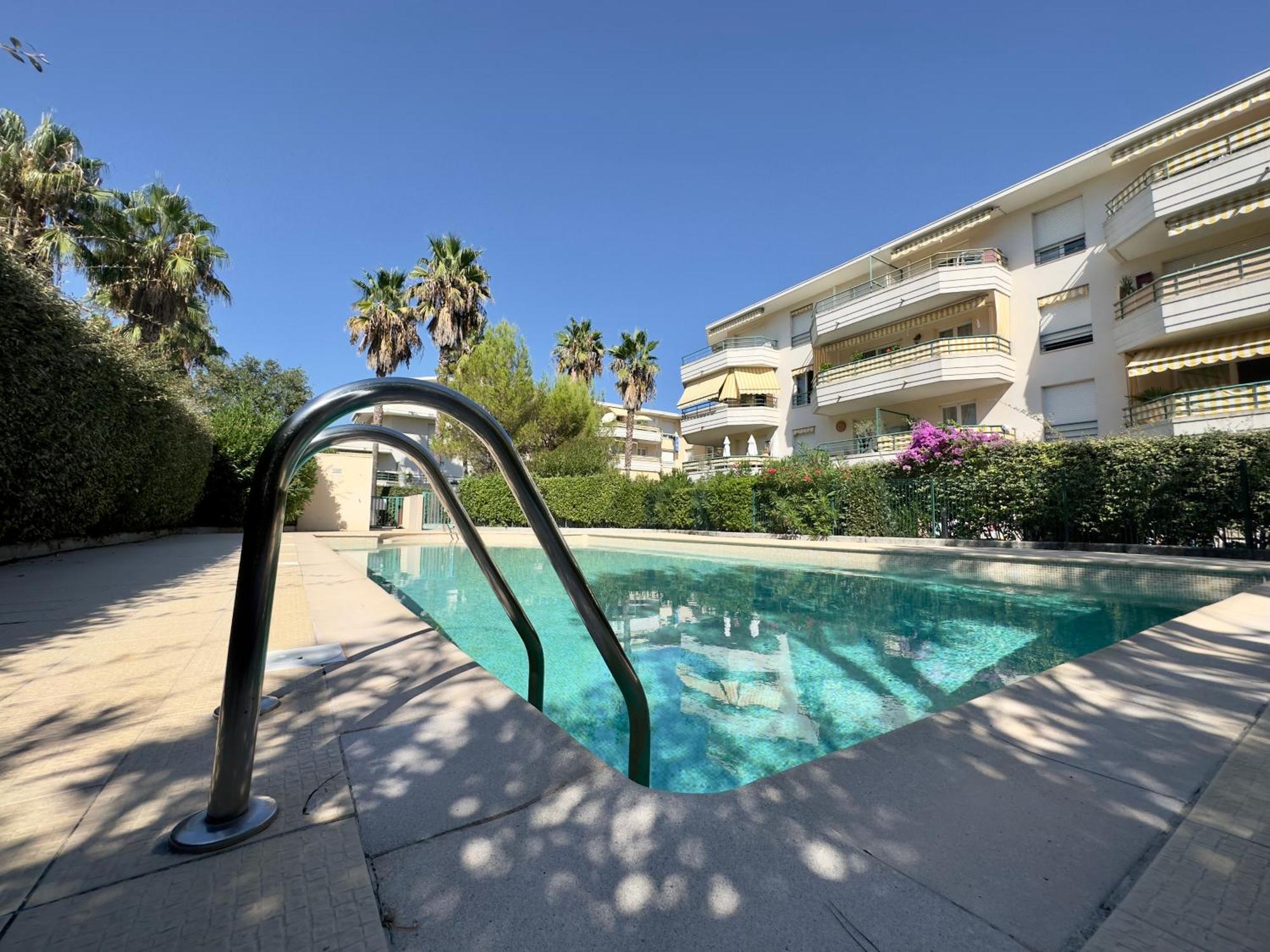 Regent Cote D'Azur Air-Conditioned, Pool, Garden & Parking Villeneuve-Loubet Bagian luar foto