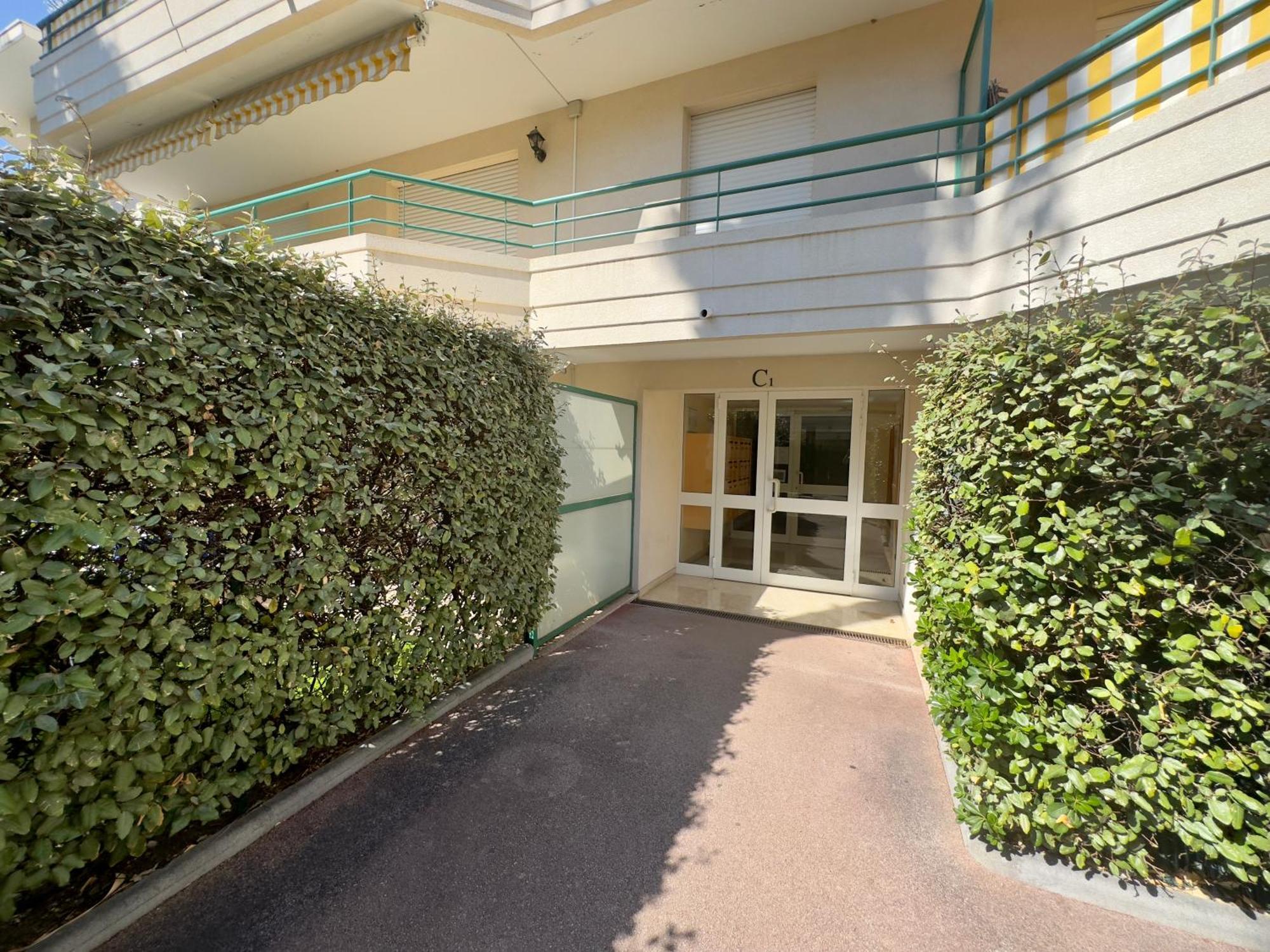 Regent Cote D'Azur Air-Conditioned, Pool, Garden & Parking Villeneuve-Loubet Bagian luar foto