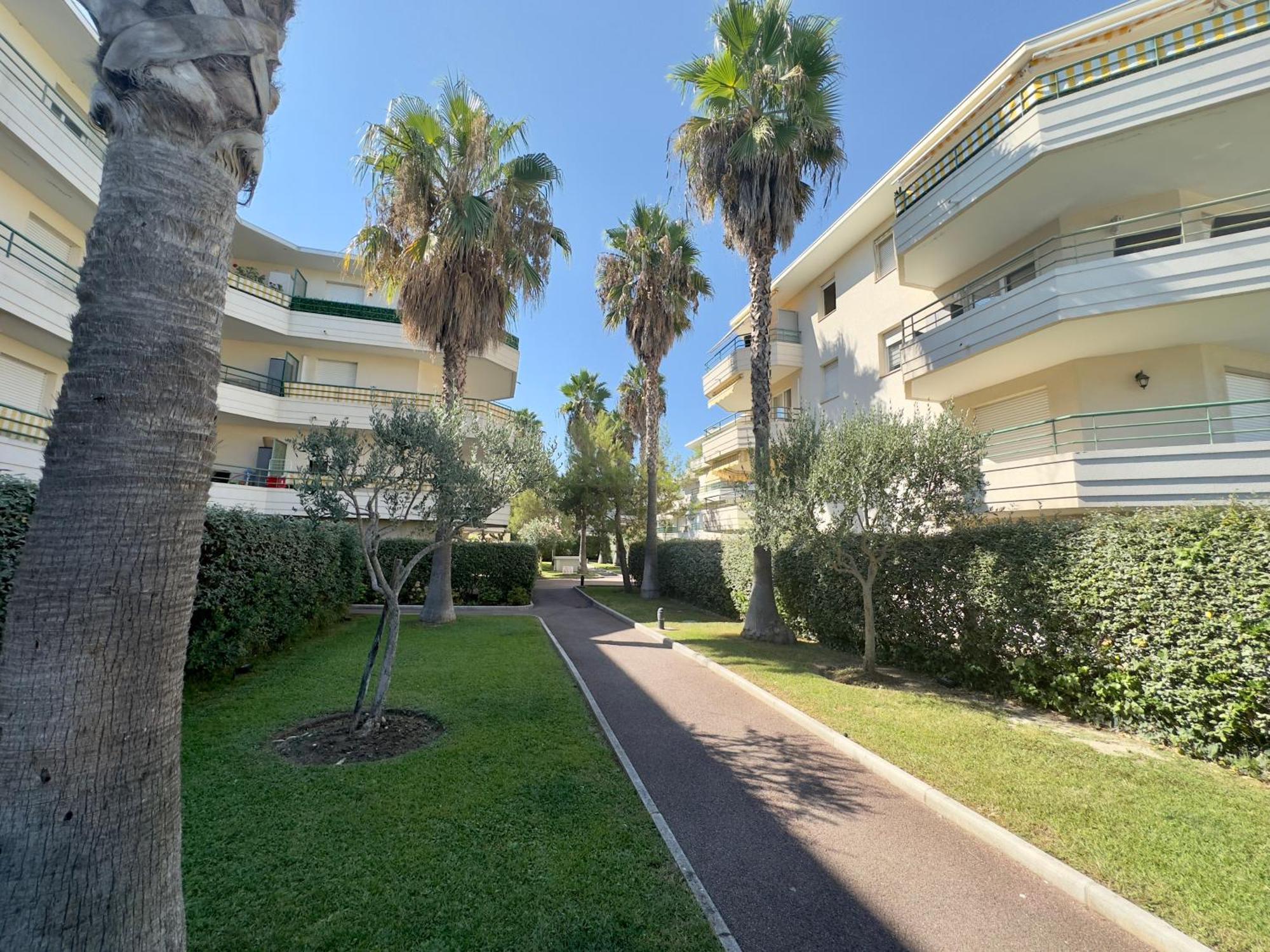 Regent Cote D'Azur Air-Conditioned, Pool, Garden & Parking Villeneuve-Loubet Bagian luar foto