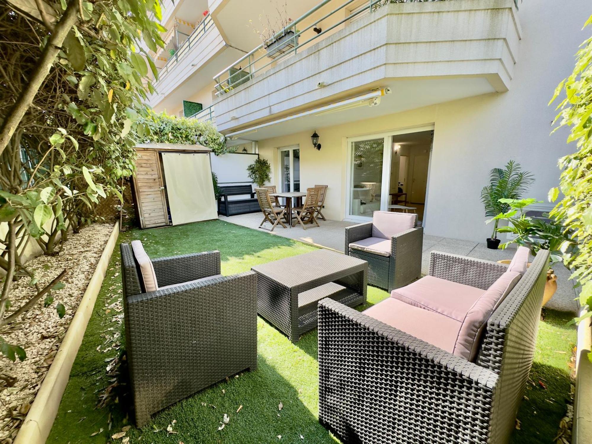 Regent Cote D'Azur Air-Conditioned, Pool, Garden & Parking Villeneuve-Loubet Bagian luar foto