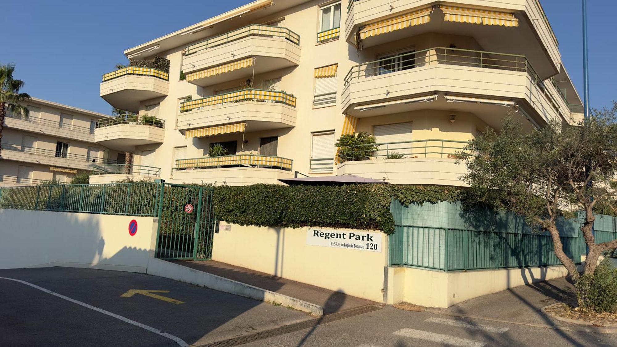 Regent Cote D'Azur Air-Conditioned, Pool, Garden & Parking Villeneuve-Loubet Bagian luar foto